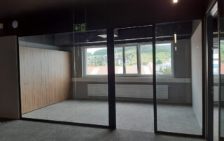 Glastrennwand